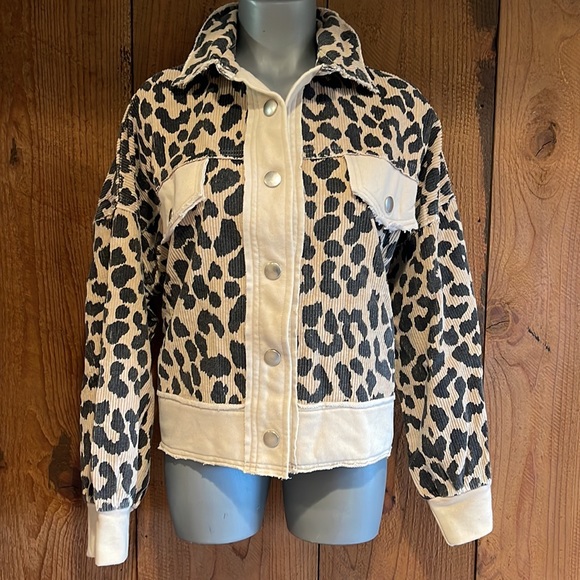 new WHITE BIRCH CORDUROY cheetah animal print woven jacket shirt SM-XXL BEIGE - Picture 2 of 5